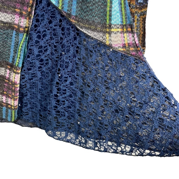 The Pyramid Collection Textured Top Multi Fabric Flowy L/S Patchwork - Picture 3 of 9